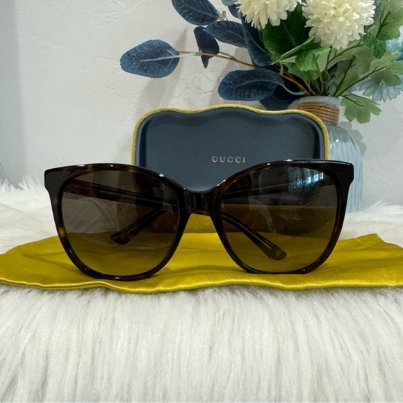 GUCCI Tortoise Shell Sunglasses - Picture 2 of 15